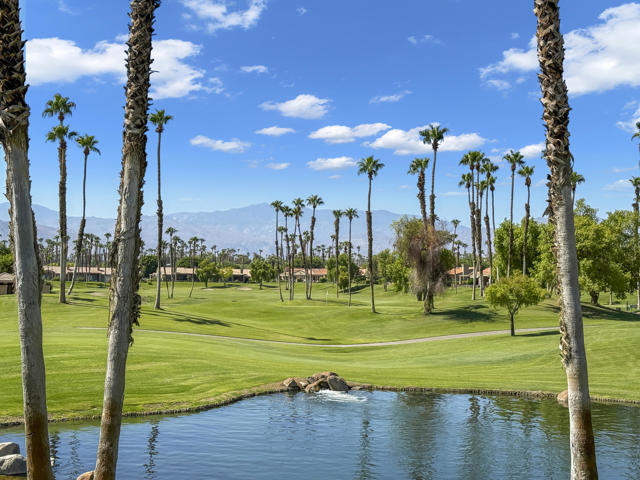 38019 Crocus Lane, Palm Desert CA: https://media.crmls.org/mediaz/47346e55-2472-4af4-9051-b3394c225a1a.jpg
