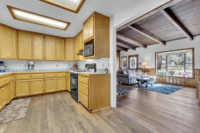 53340 Idyllbrook Drive, Idyllwild CA: https://media.crmls.org/mediaz/4734905a-b1e8-437d-909b-cc3c43be1488.jpg