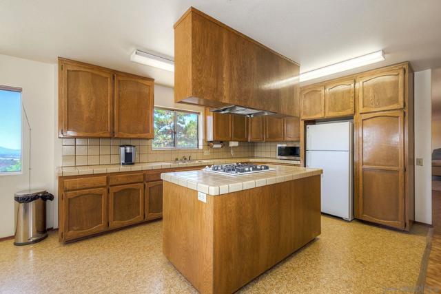 25861 E Old Julian Hwy, Ramona CA: https://media.crmls.org/mediaz/4734fe9b-bb2a-4fbf-b1f8-15dc08b39a2f.jpg