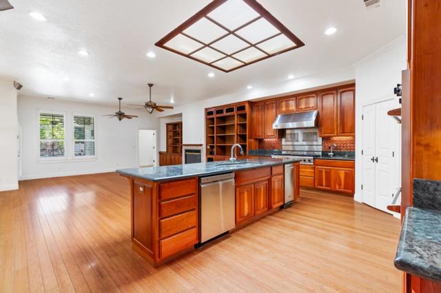 5000 Peach Blossom Lane, Oakdale CA: https://media.crmls.org/mediaz/4734ff42-fbba-4e97-a83a-18936cd46fb1.jpg