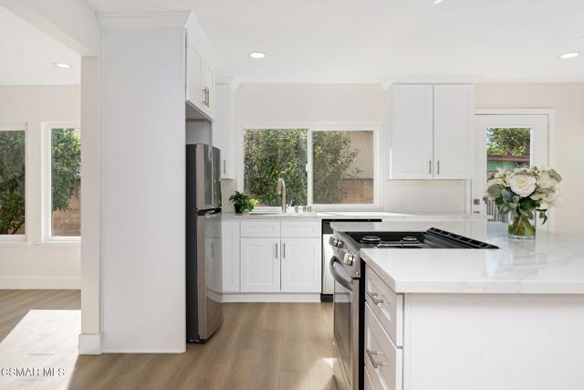 2091 Marter Avenue, Simi Valley CA: https://media.crmls.org/mediaz/4735f292-ffe5-4edd-b928-bb26b896de5f.jpg