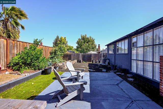 3189 Fitzpatrick Dr, Concord CA: https://media.crmls.org/mediaz/4735fbb3-24b0-4664-85f6-cd3dfbd5a7fe.jpg