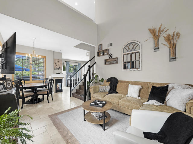 293 Springmist Lane, Simi Valley CA: https://media.crmls.org/mediaz/47360758-c6ce-4e38-a108-db931dcc7205.jpg