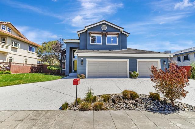 515 Silver Avenue, Half Moon Bay CA: https://media.crmls.org/mediaz/4736324f-4a21-4c56-8717-641fb8960536.jpg