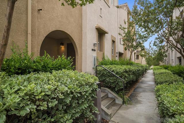 644 Hatfield Dr, San Marcos CA: https://media.crmls.org/mediaz/47370b98-2556-426c-af41-1c0376ae8247.jpg