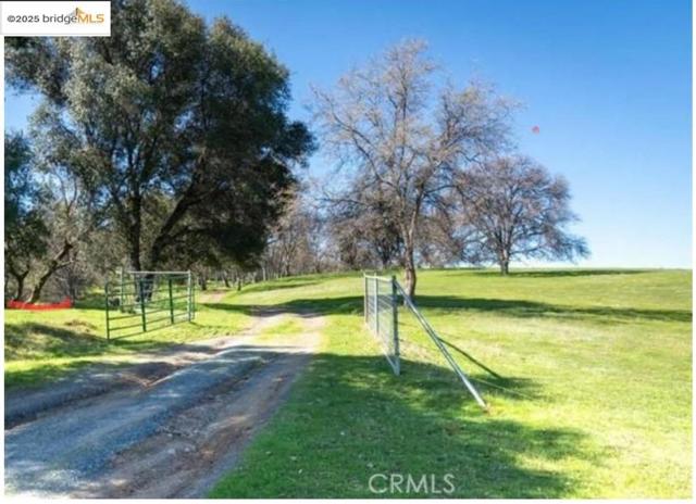 16551 Wards Ferry Rd, Sonora CA: https://media.crmls.org/mediaz/473787fb-5666-47d4-882f-7153dadc8149.jpg