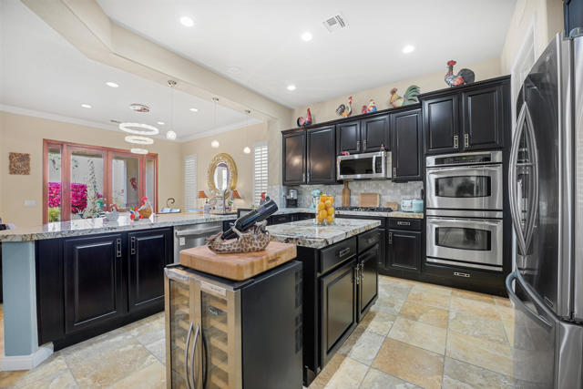 40973 Corte La Fonda, Indio CA: https://media.crmls.org/mediaz/473798ed-3868-4e21-8bde-7db32d050049.jpg
