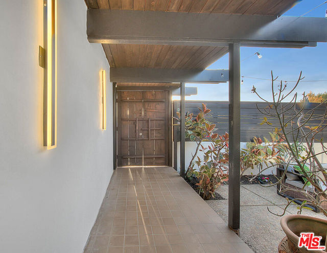 3804 Duray Place, Los Angeles CA: https://media.crmls.org/mediaz/4737a2b9-91c1-4ba9-926a-bdf13d2c21d3.jpg