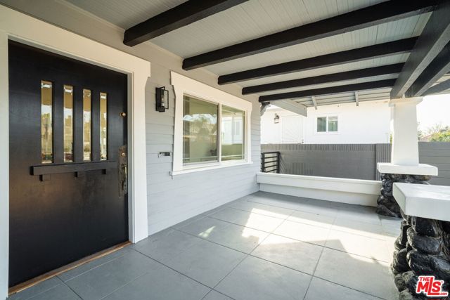 1050 W 48th Street, Los Angeles CA: https://media.crmls.org/mediaz/4737ceee-7200-4449-8ac7-85f63d4e465a.jpg
