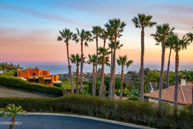 5810 Zumirez Drive, Malibu CA: https://media.crmls.org/mediaz/4737e3af-818c-41f0-a802-98eb157ad89c.jpg