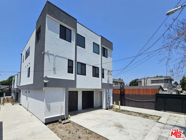 4112 S Normandie Avenue, Los Angeles CA: https://media.crmls.org/mediaz/4737ef81-bb99-43b4-b91e-34e457fc5cae.jpg