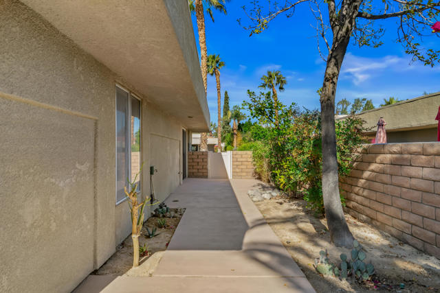 1391 Sunflower Circle S, Palm Springs, CA 92262