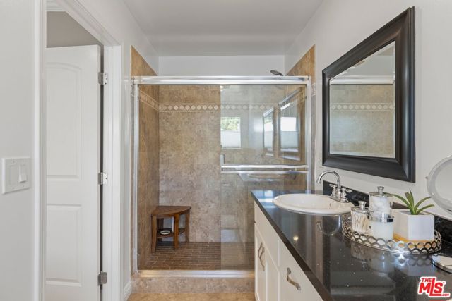 3551 S Bentley Avenue, Los Angeles CA: https://media.crmls.org/mediaz/473922b1-6767-4613-9c6d-d83e74dade55.jpg