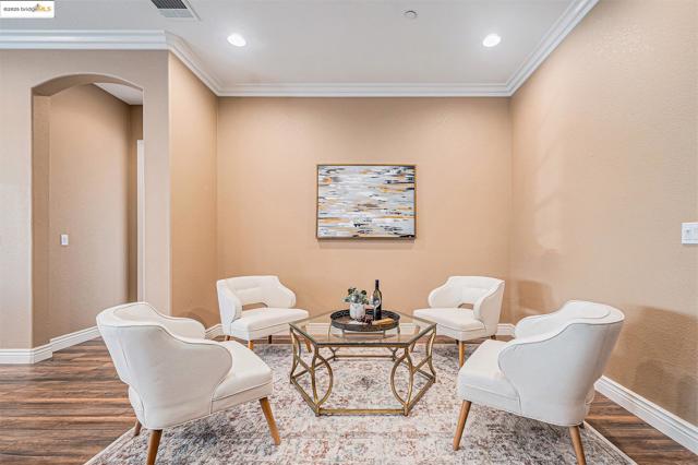 1741 Veneto Ln, Brentwood CA: https://media.crmls.org/mediaz/4739f980-d3d9-4aaf-8861-da8737cd9e6f.jpg