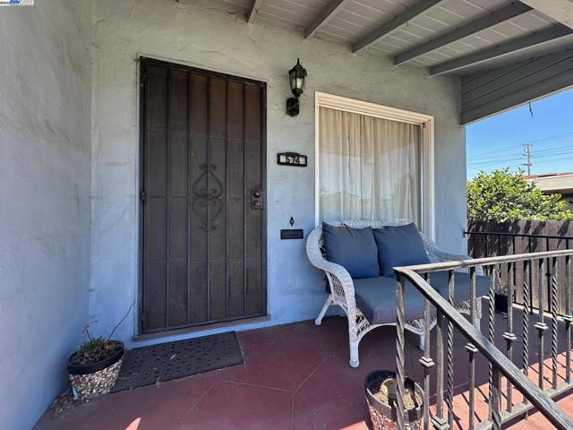 574 Juana Ave, San Leandro CA: https://media.crmls.org/mediaz/473a62a9-0729-49d4-aec4-ba1c88638f76.jpg