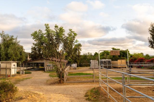Detail Gallery Image 32 of 46 For 16761 Artesian Breeze Way, San Diego,  CA 92127 - 5 Beds | 4 Baths