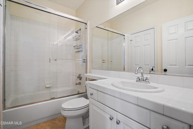 6077 Mandeville Place, Oak Park CA: https://media.crmls.org/mediaz/473ad5ec-095c-4ea5-8c97-0dfb7ba752fb.jpg