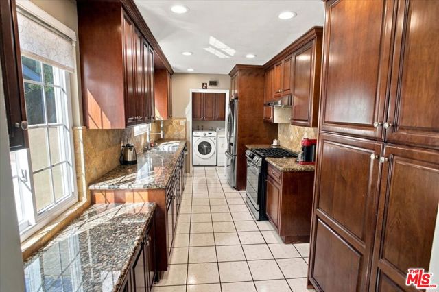 23214 Vanowen Street photo 10