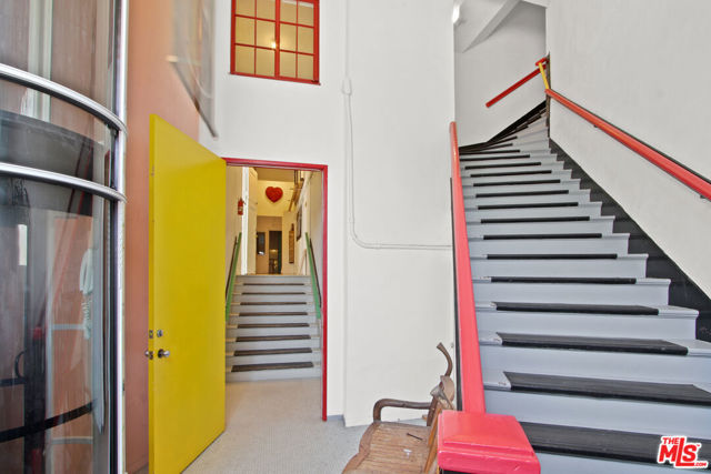 1802 Pacific Avenue, Venice CA: https://media.crmls.org/mediaz/473b561f-e1db-4de4-9b15-06ad302c7112.jpg