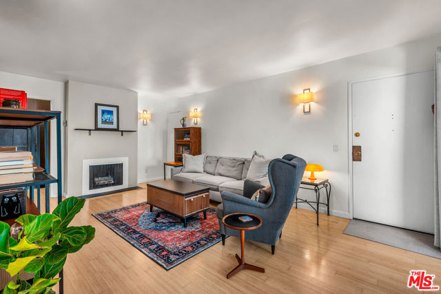 428 Hill Street, Santa Monica CA: https://media.crmls.org/mediaz/473b70e3-e244-44a8-a0dd-bd041eb218da.jpg