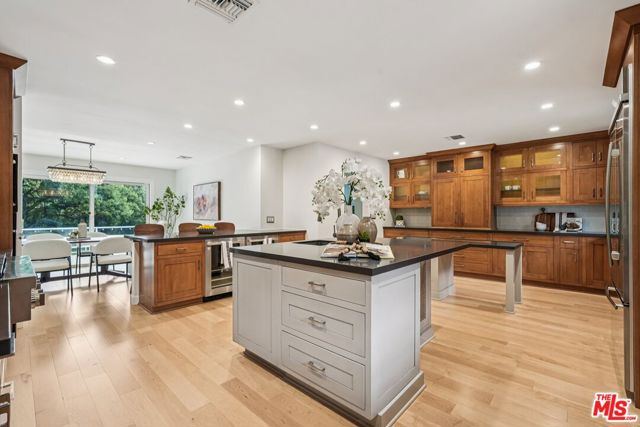 240 Oakhurst Lane, Arcadia CA: https://media.crmls.org/mediaz/473c5b6d-368b-45e2-b402-7d198d86adc7.jpg
