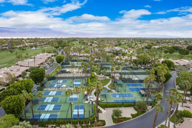 162 Lost River Drive, Palm Desert CA: https://media.crmls.org/mediaz/473c7d9c-b0f4-4af9-86e3-2ef08d9121f4.jpg