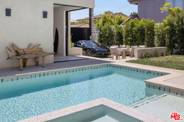 2115 Walnut Avenue, Venice CA: https://media.crmls.org/mediaz/473c95c7-6382-4373-972f-a5061e6b7245.jpg