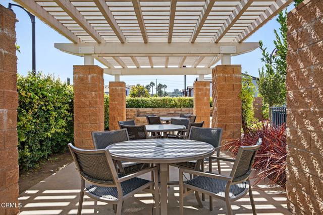 139 Farmhouse Drive, Simi Valley CA: https://media.crmls.org/mediaz/473ca9b4-6892-4a56-8033-1f32a89f660a.jpg