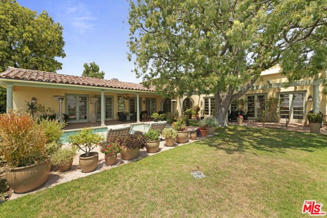 1634 Gilcrest Drive, Beverly Hills CA: https://media.crmls.org/mediaz/473d28aa-7b10-4339-86fd-3a66f6607676.jpg