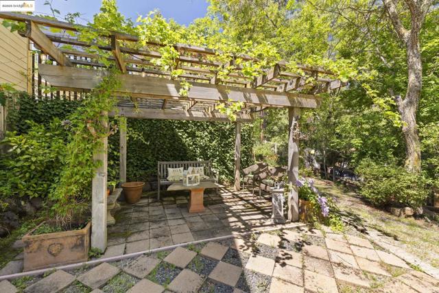 20581 Gerber Rd, Tuolumne CA: https://media.crmls.org/mediaz/473d96fa-38bd-4464-8822-9785abe9bc87.jpg