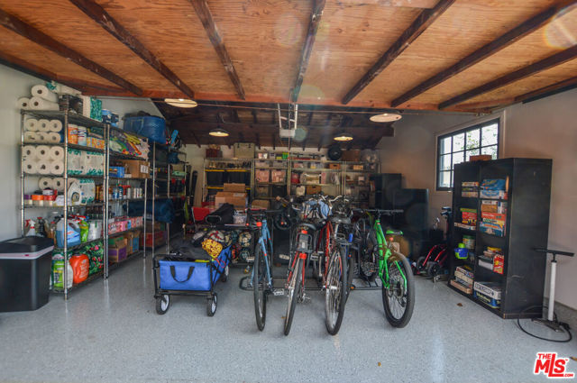 11136 Lucerne Avenue, Culver City CA: https://media.crmls.org/mediaz/473df85f-954b-4c03-9011-d60596dbf81a.jpg