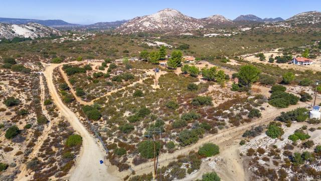 1815 Marc Trail, Campo CA: https://media.crmls.org/mediaz/473eaa88-f179-4367-a8c7-b30f37d246f7.jpg