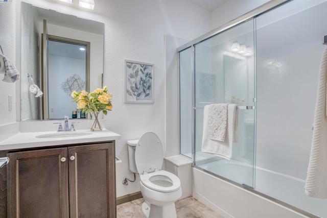 5792 Barley Rd, Dublin CA: https://media.crmls.org/mediaz/473effb8-06be-45bc-b974-af97e62084a2.jpg