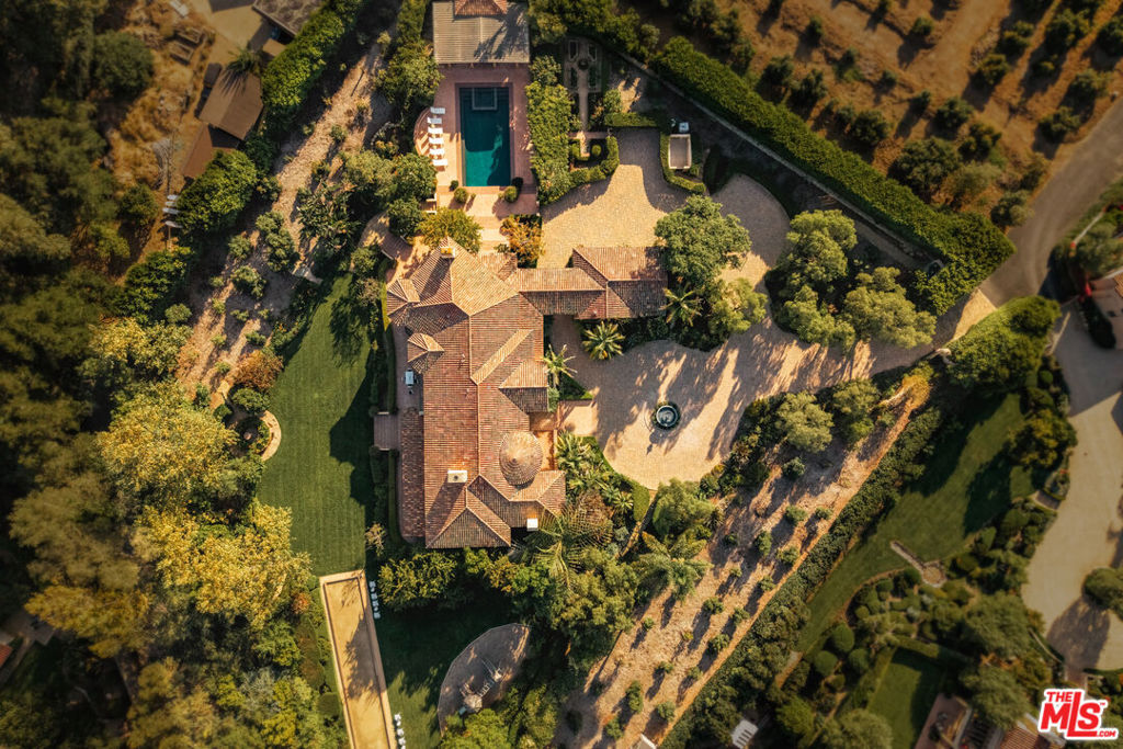 https://media.crmls.org/mediaz/473f3836-fd86-44c2-b25a-98f938918e1e.jpg?preset=X-Large
