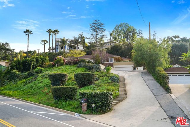 14272 Valley Vista Boulevard photo 7