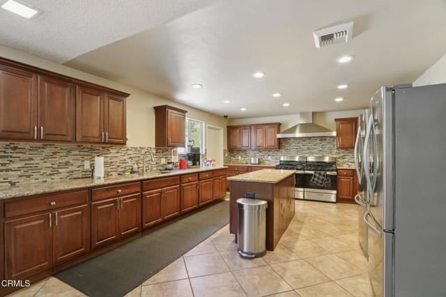 110 La Fortuna, Newbury Park CA: https://media.crmls.org/mediaz/47427822-84fe-4276-9c05-27775652f75e.jpg