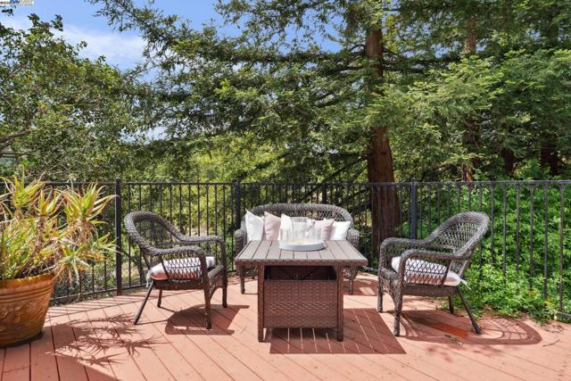 375 Montecillo Dr, Walnut Creek CA: https://media.crmls.org/mediaz/47428f37-fe6e-415a-987a-7e35e520b03d.jpg