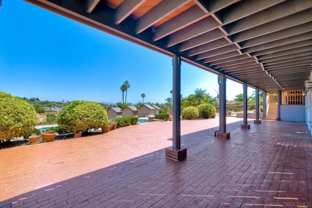 2511 Via Rancheros, Fallbrook CA: https://media.crmls.org/mediaz/4742a6a0-cd99-48f8-9443-8b16a47f2680.jpg