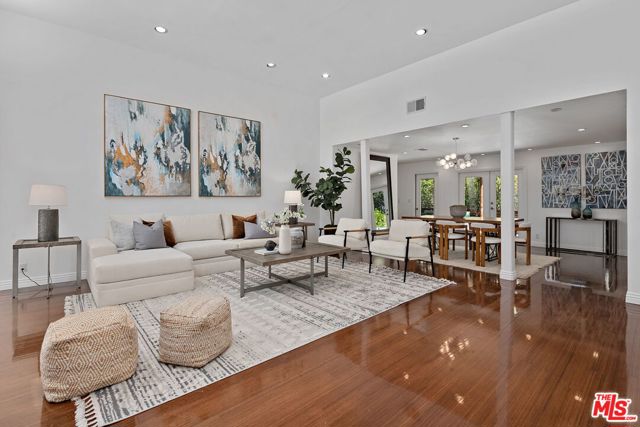 4745 Caritina Drive, Tarzana CA: https://media.crmls.org/mediaz/4742a902-8e88-4dd2-a2a9-07a7e6c1adcb.jpg