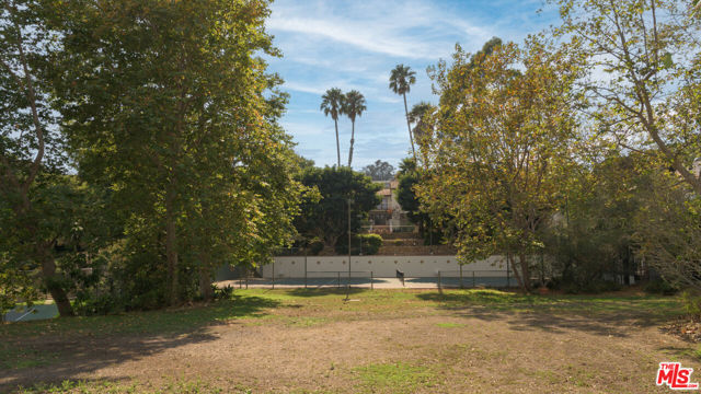 7046 Grasswood Avenue, Malibu CA: https://media.crmls.org/mediaz/4744353b-69ce-4d4e-950a-d65b4fc94dcf.jpg