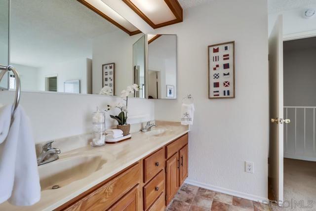 835 E Ave, Coronado CA: https://media.crmls.org/mediaz/4744d169-7549-4535-9e74-5d874b8faccd.jpg