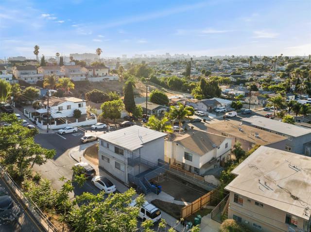 4204 06 Division St, San Diego CA: https://media.crmls.org/mediaz/4744d4ed-8a47-43d3-be10-b59b8bfb3980.jpg