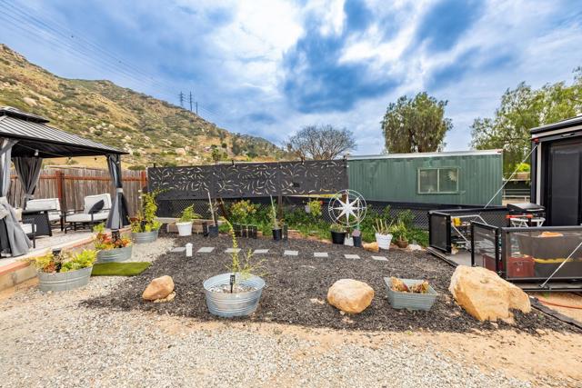 Detail Gallery Image 4 of 35 For 13510 Willow Rd, Lakeside,  CA 92040 - 2 Beds | 1 Baths