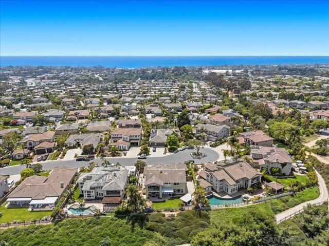 473 Sandalwood Ct, Encinitas CA: https://media.crmls.org/mediaz/4745b2ac-5732-480b-800f-4f64d27e26ca.jpg