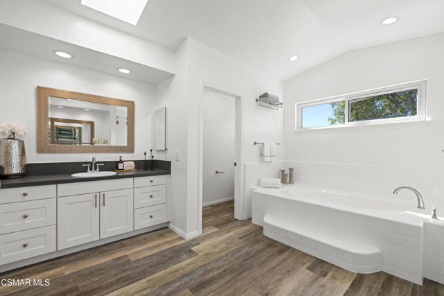 287 Golden Fern Court, Simi Valley CA: https://media.crmls.org/mediaz/4745f262-655d-4cba-ac35-f279c0a05a59.jpg