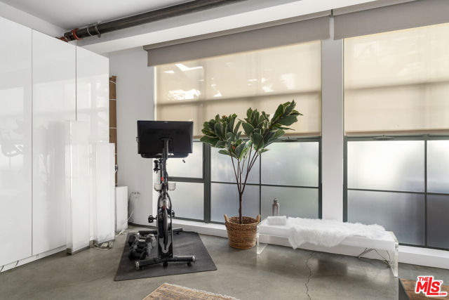 1046 Princeton Drive, Marina del Rey CA: https://media.crmls.org/mediaz/47466866-bd63-43b5-95c7-51399e326fde.jpg