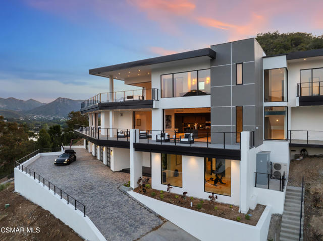 461 Lake Sherwood Drive, Lake Sherwood CA: https://media.crmls.org/mediaz/4746a1dc-fcf0-4530-92f8-578dc20029c7.jpg