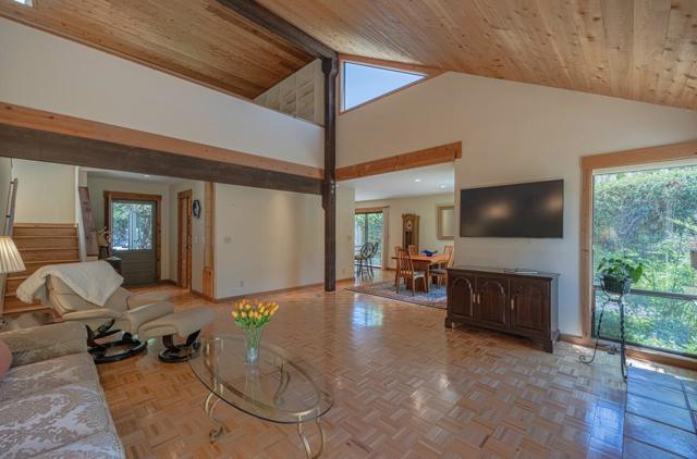 20 Woodside Place, Carmel Valley CA: https://media.crmls.org/mediaz/47473631-f228-41b8-bcfc-8631545f828b.jpg