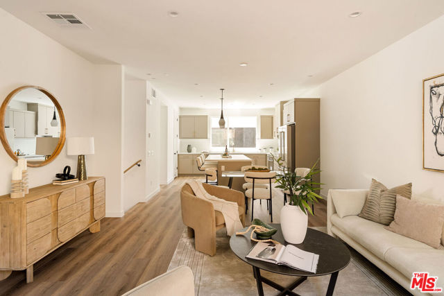 3851 N Riley Lane, Los Angeles CA: https://media.crmls.org/mediaz/47475d59-bcaa-4b5c-8725-38e19e5f2bbf.jpg
