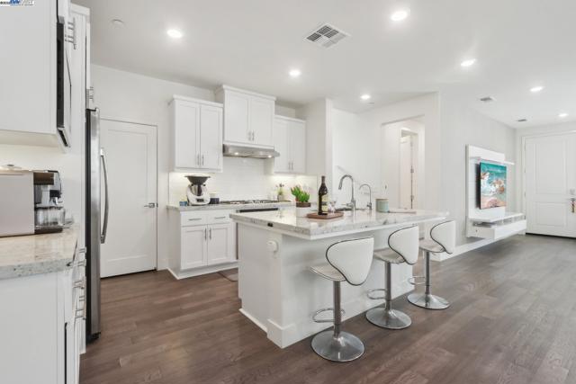 5623 Central Pkwy, Dublin CA: https://media.crmls.org/mediaz/474766b1-5e1f-4390-9fb9-7cbeed874c54.jpg